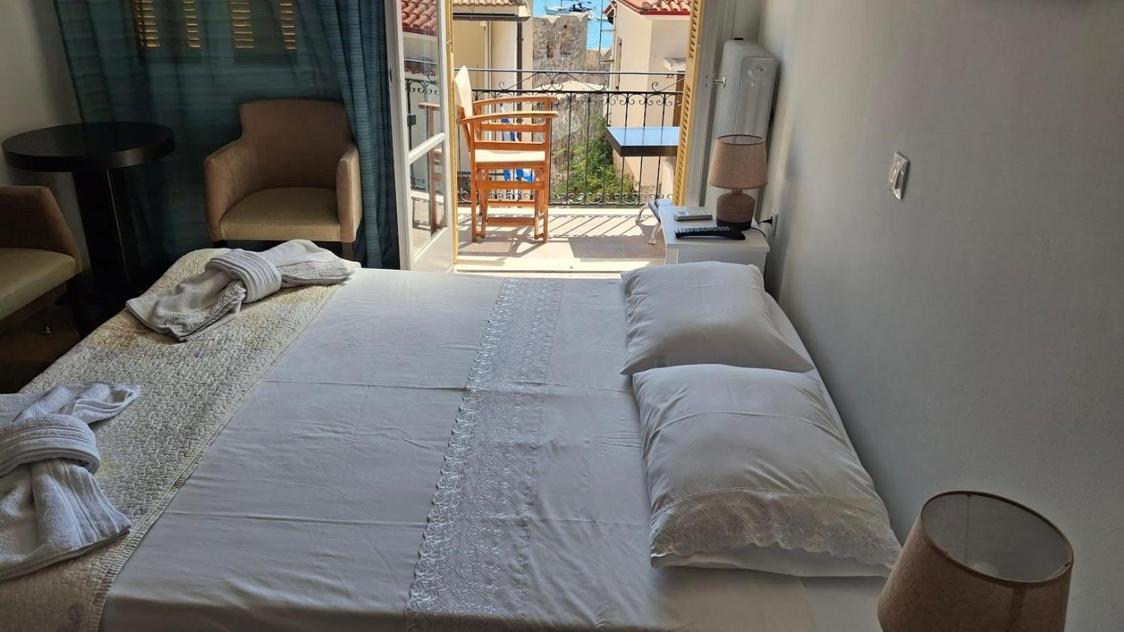 Nafpaktos Apartment And Studios In Port Exteriér fotografie